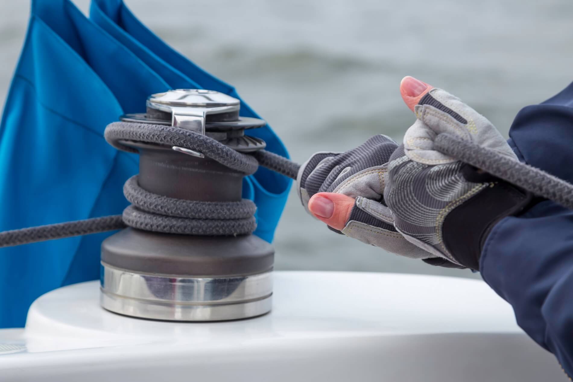 self tailing sailboat winches